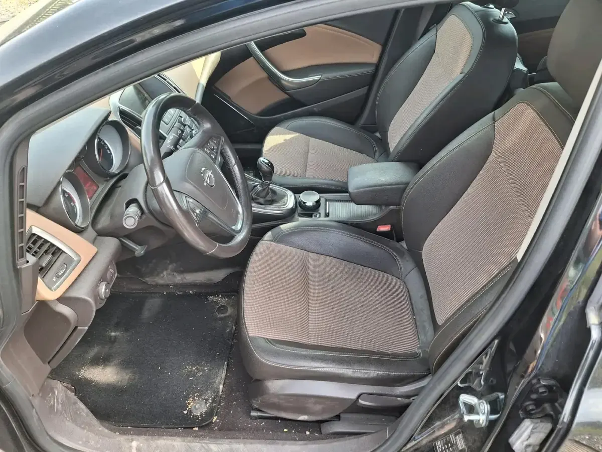 Gebraucht Opel Astra 160 PS (117 kW) 2011 Schwarz Kombi