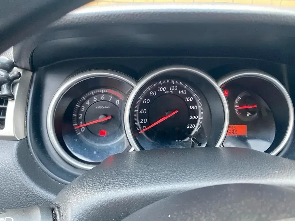 Gebraucht Nissan Tiida 110 PS (80 kW) 2011 Grau Kleinwagen