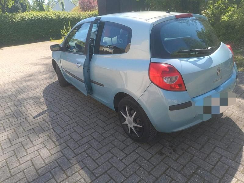 Używany Renault Clio II Rip Curl 75 KM (55 kW) 2007 Niebieski Hatchback