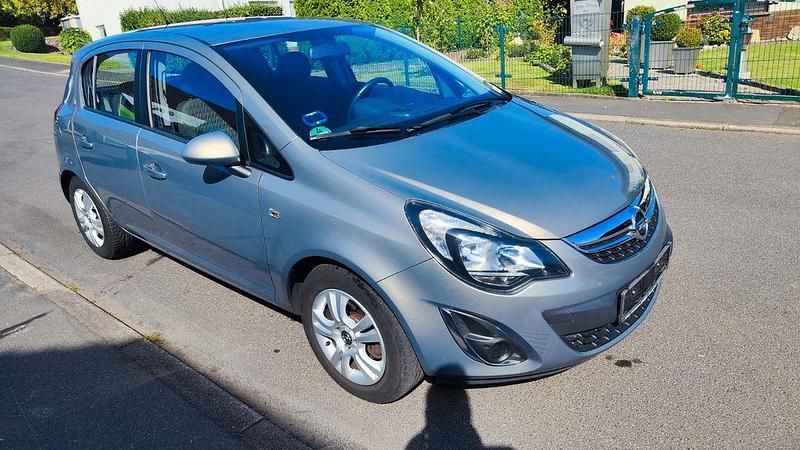 Grau Gebraucht 2013 Opel Corsa Edition Kleinwagen | 4.700 € (Fairer Preis) - Bild 1/4
