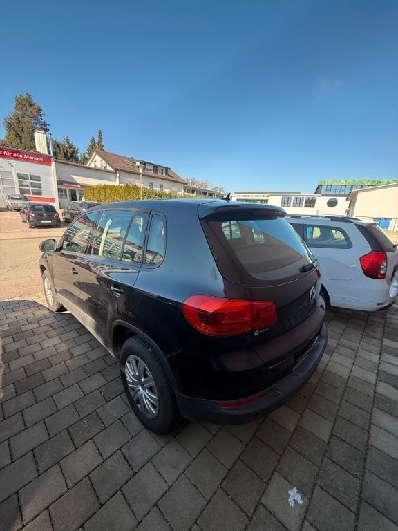 Schwarz Gebraucht 2012 VW Tiguan Trendline SUV | 8.999 € (Fairer Preis) - Bild 1/4