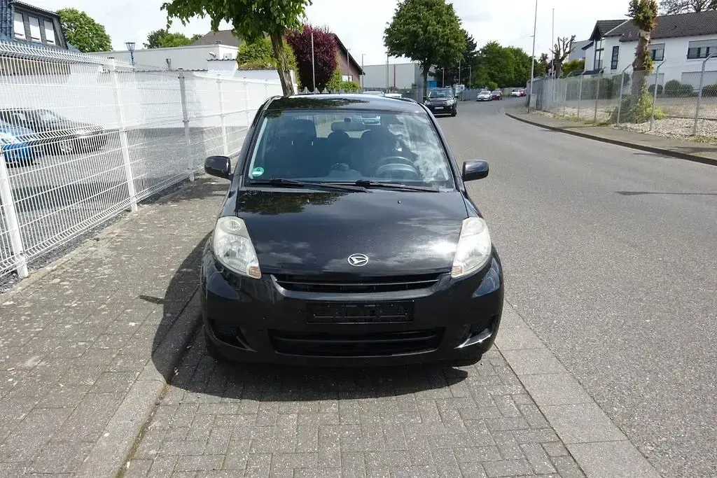 Gebraucht Daihatsu Sirion 69 PS (50 kW) 2010 Schwarz Kleinwagen