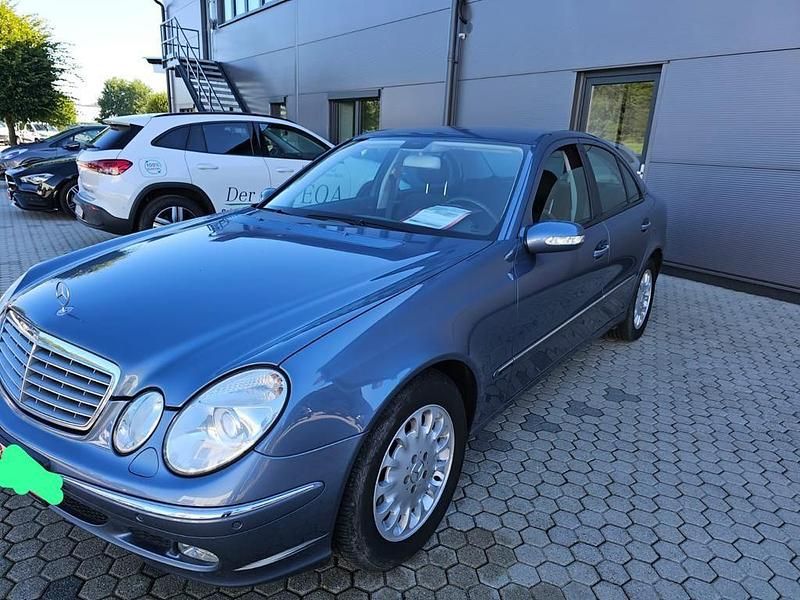 Gebraucht Mercedes E200 163 PS (119 kW) 2005 Blau Limousine