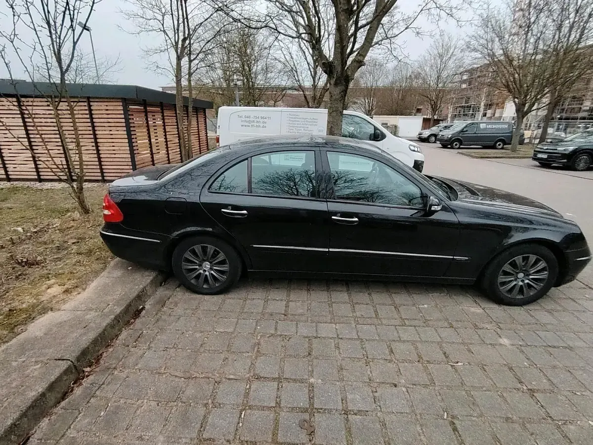 Gebraucht Mercedes E240 177 PS (130 kW) 2004 Schwarz Limousine