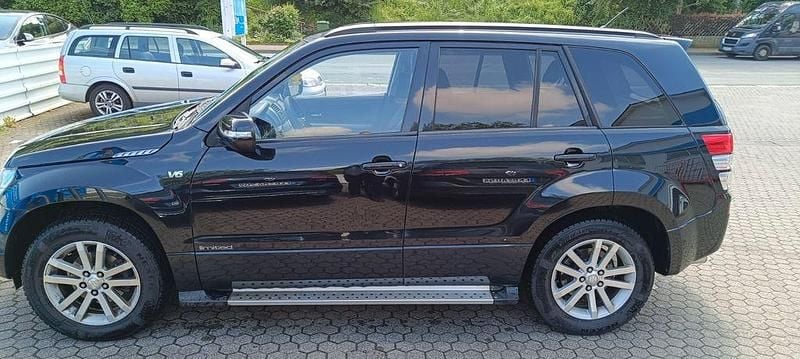 Schwarz Gebraucht 2009 Suzuki Grand Vitara SUV | 4.900 € (Fairer Preis) - Bild 1/4