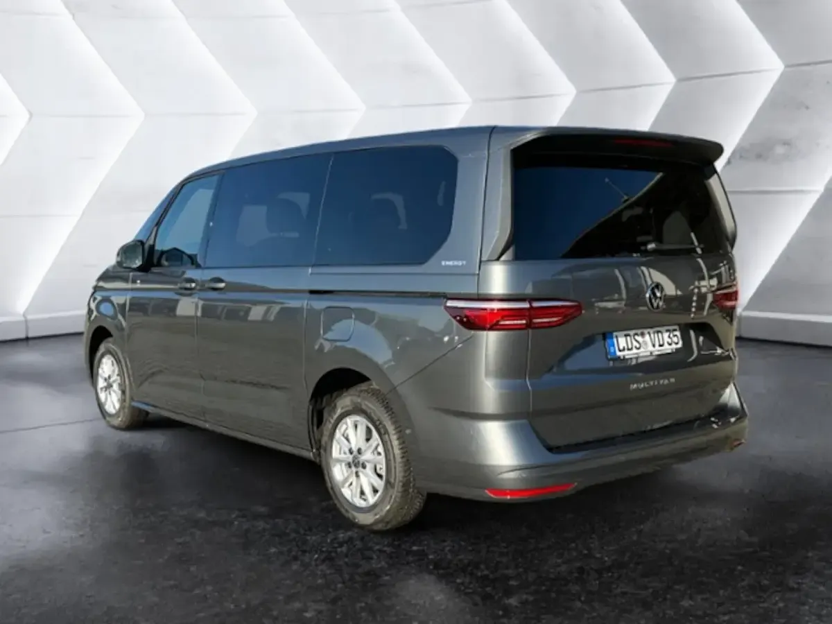 Gebraucht VW Multivan Life 150 PS (110 kW) 2025 Grau Van / Kleinbus