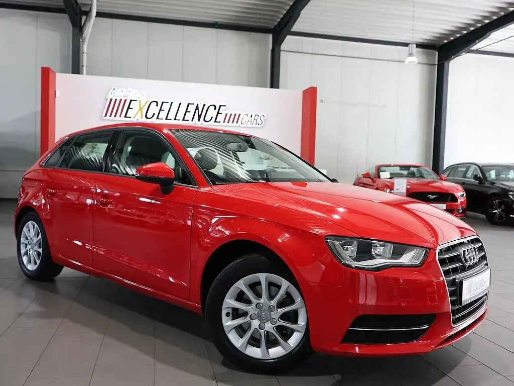 Gebraucht Audi A3 Attraction 125 PS (91 kW) 2014 Misanorotperleffekt Limousine