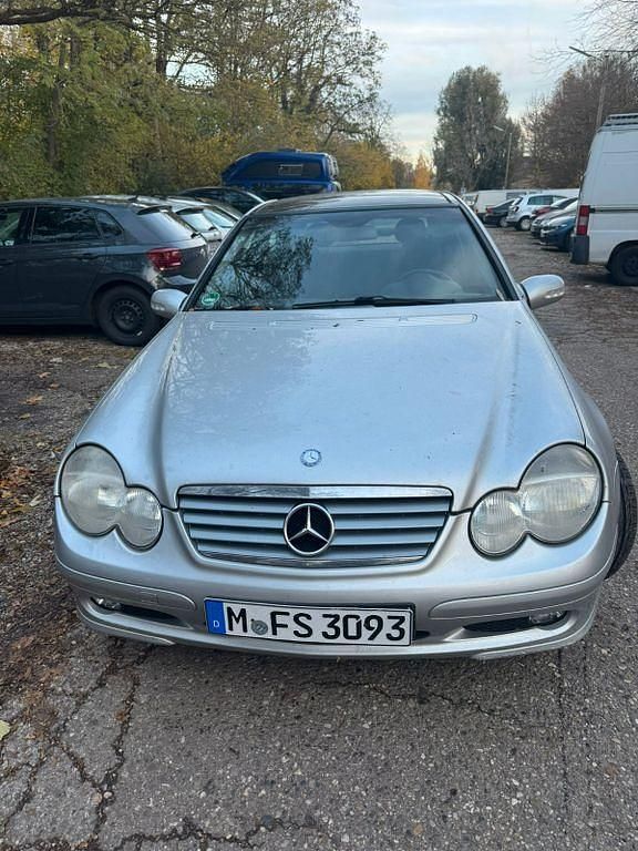 Silber Gebraucht 2002 Mercedes C200 Coupé | 1.799 € - Bild 1/4