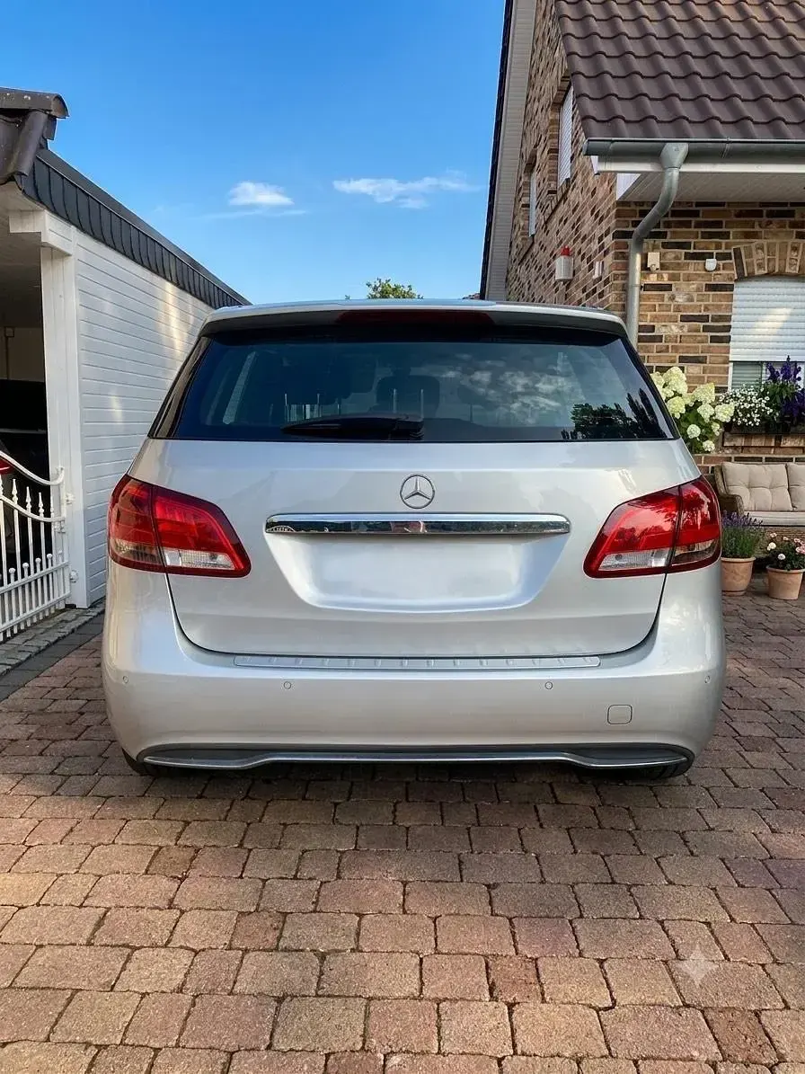 Gebraucht Mercedes B180 122 PS (89 kW) 2017 Silber Kleinwagen