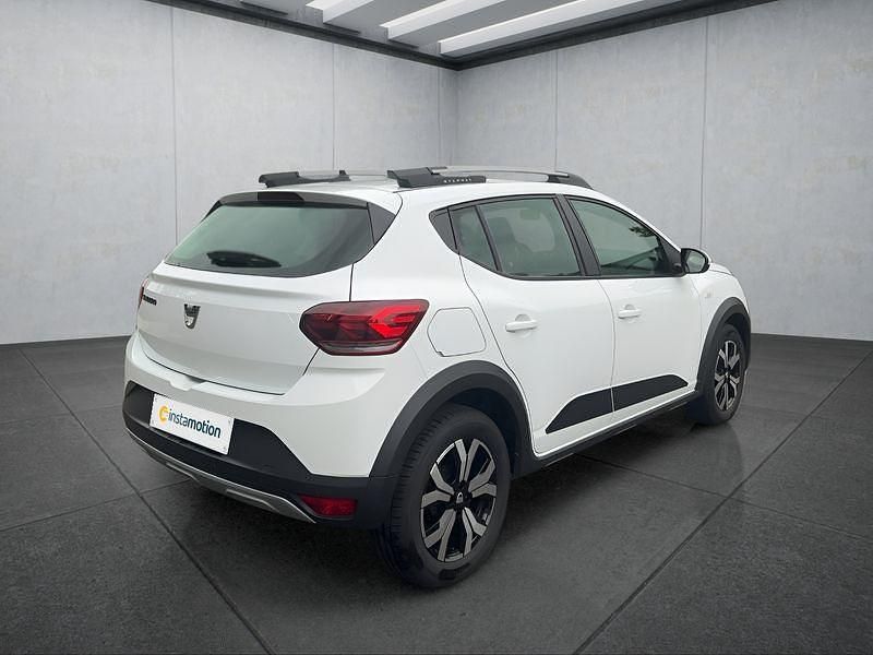 Weiß Gebraucht 2021 Dacia Sandero Stepway Kleinwagen | 14.449 € (Fairer Preis) - Bild 1/4