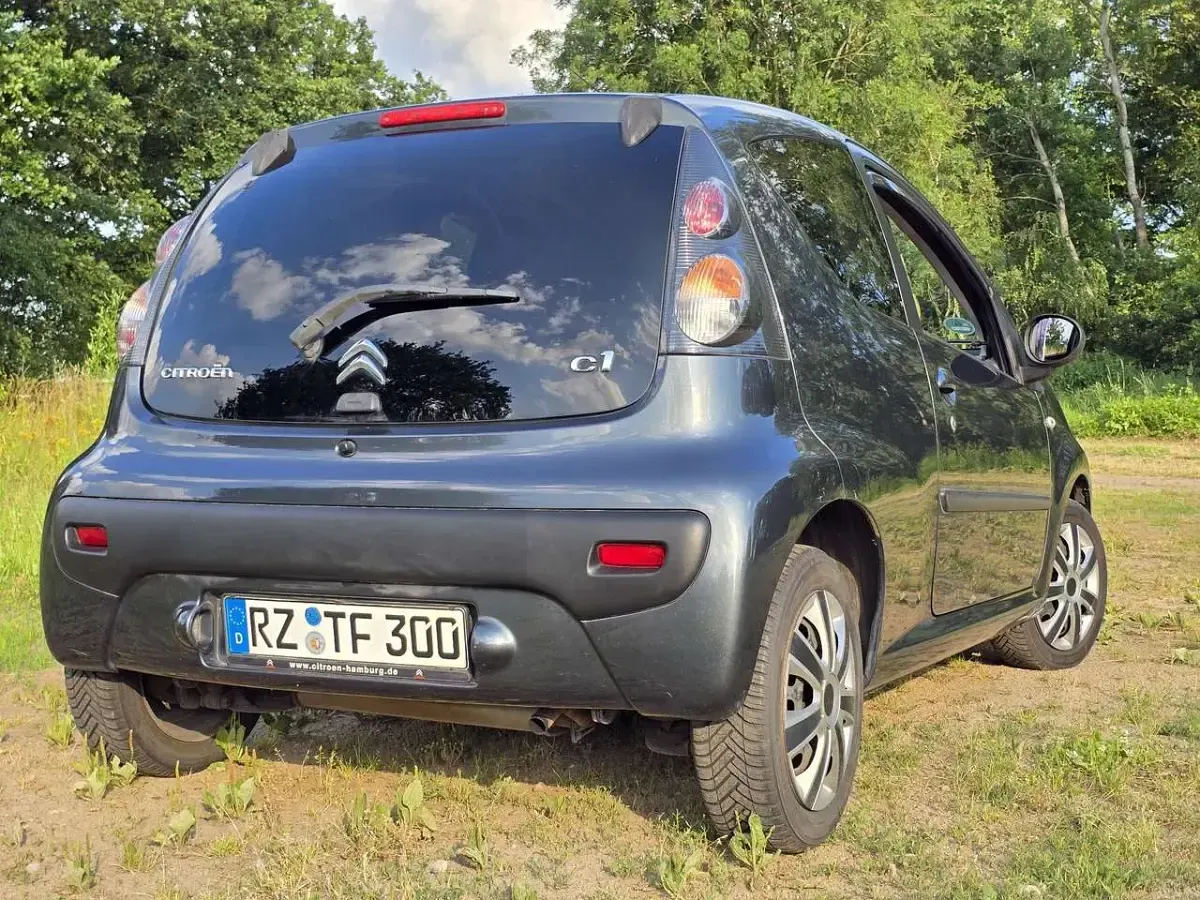 Gebraucht Citroën C1 SELECTION 68 PS (50 kW) 2013 Grau Kleinwagen