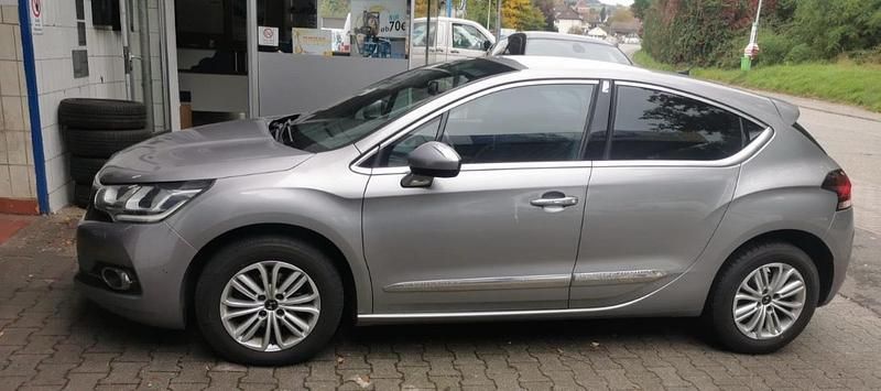 Silber Gebraucht 2016 Citroën DS4 Kleinwagen | 9.250 € - Bild 1/1