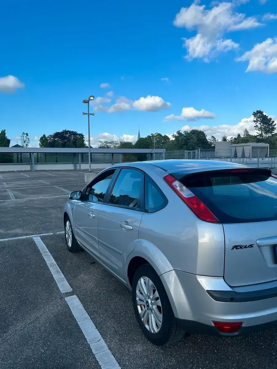 Gebraucht Ford Focus 145 PS (106 kW) 2007 Silber Limousine