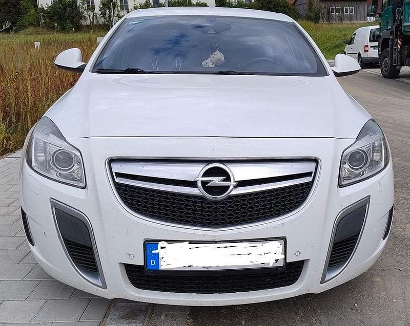 Weiß Gebraucht 2010 Opel Insignia OPC Limousine | 10.999 € - Bild 1/4