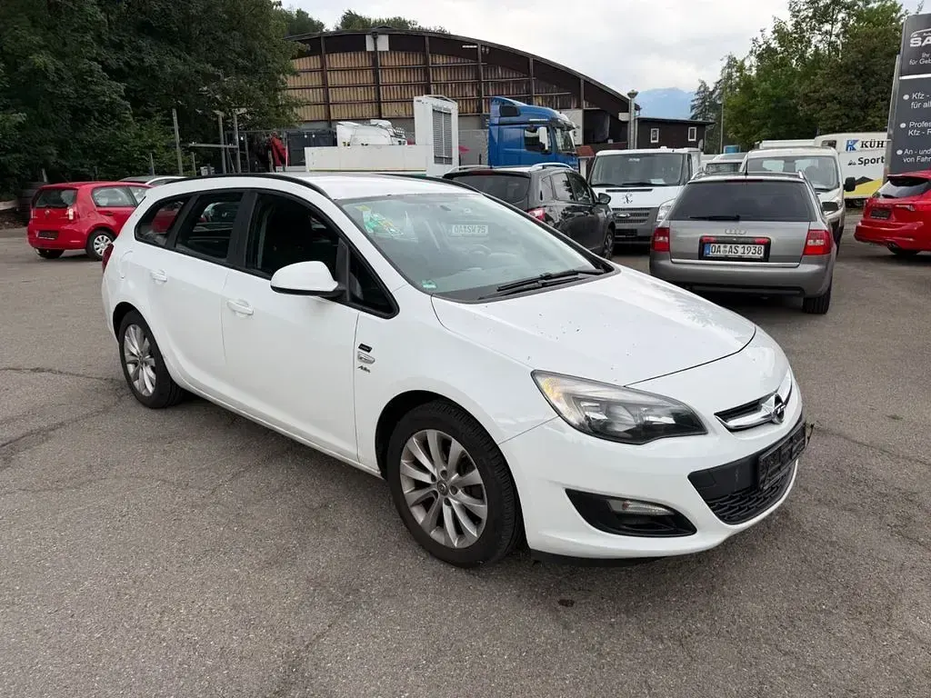 Gebraucht Opel Astra Active 131 PS (96 kW) 2013 Weiß Kombi