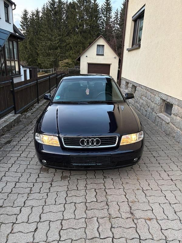Gebraucht Audi A4 Basis 125 PS (91 kW) 2000 Blau Limousine