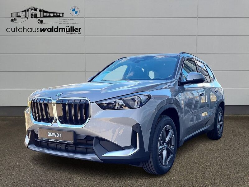 Silber Neu 2025 BMW X1 Sport Line SUV | 50.390 € (Fairer Preis) - Bild 1/4