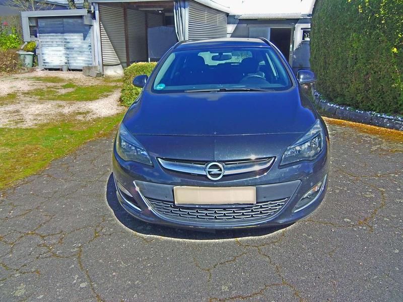 Gebraucht Opel Astra Edition 110 PS (80 kW) 2013 Schwarz Kombi