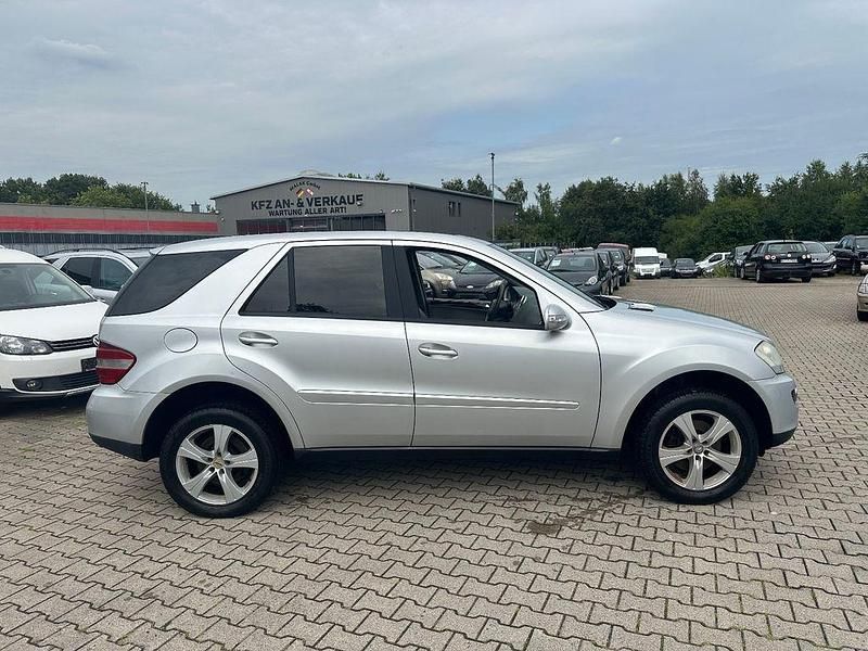 Gebraucht Mercedes ML320 224 PS (164 kW) 2005 Silber SUV