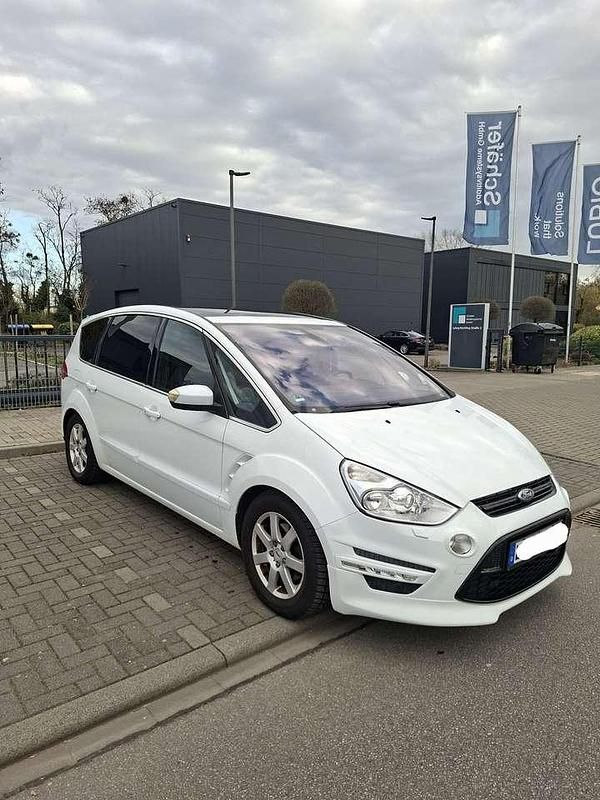 Gebraucht Ford S-MAX Titanium 140 PS (102 kW) 2010 Weiß Van / Kleinbus