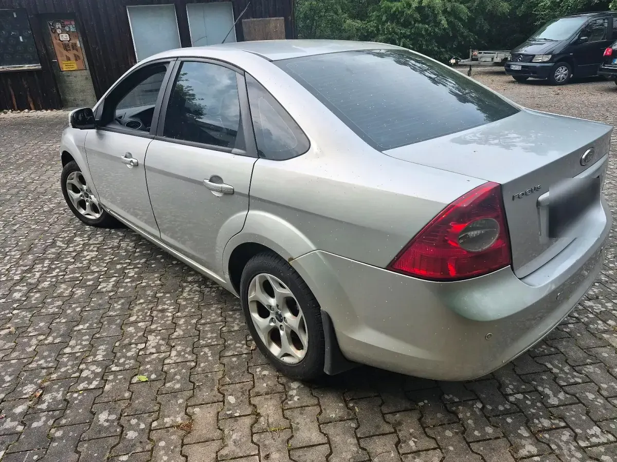 Gebraucht Ford Focus 105 PS (77 kW) 2011 Limousine