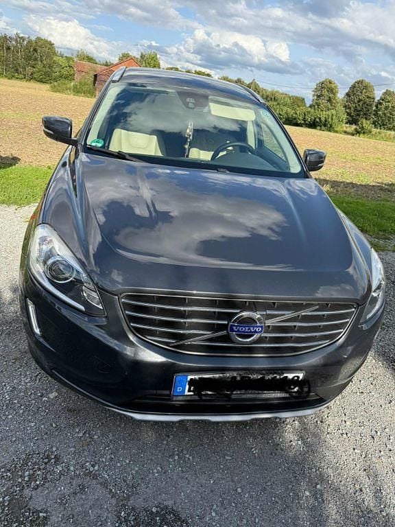 Grau Gebraucht 2016 Volvo XC60 Momentum SUV | 14.999 € (Fairer Preis) - Bild 1/4