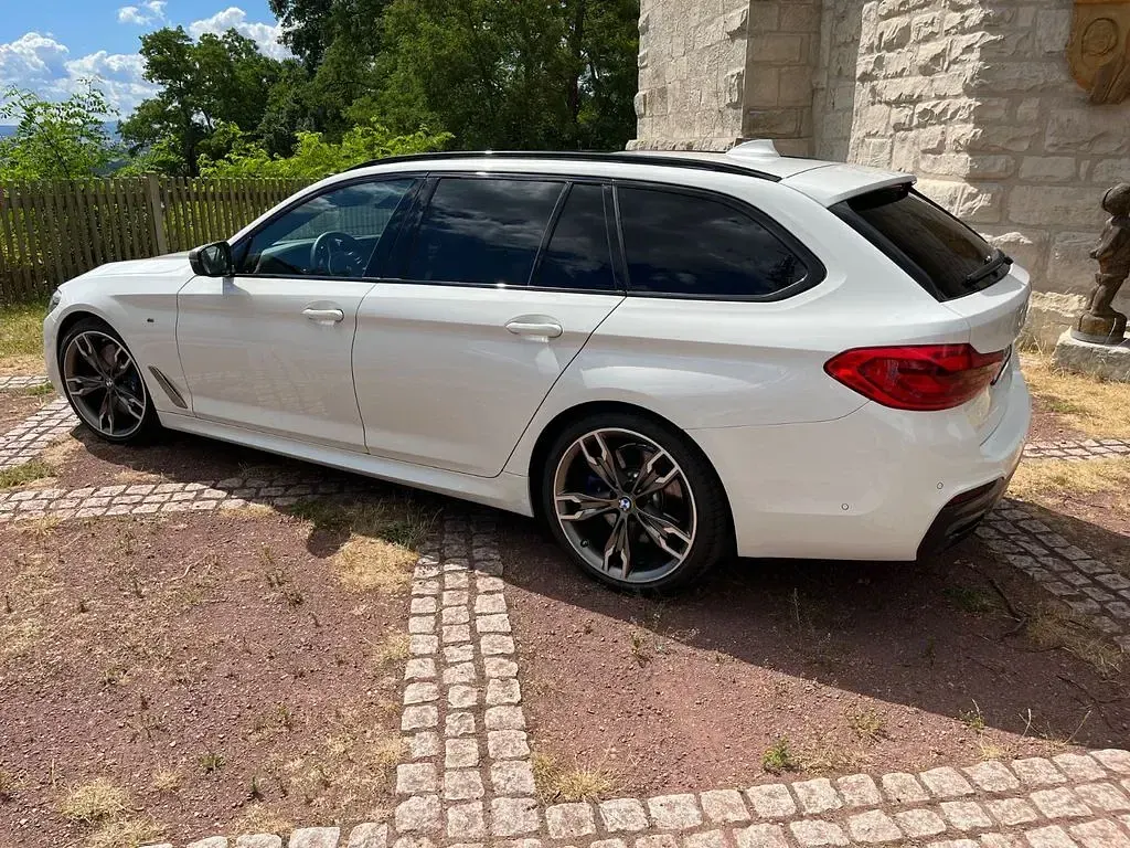 Gebraucht BMW M550 Performance 400 PS (294 kW) 2020 Weiß Limousine