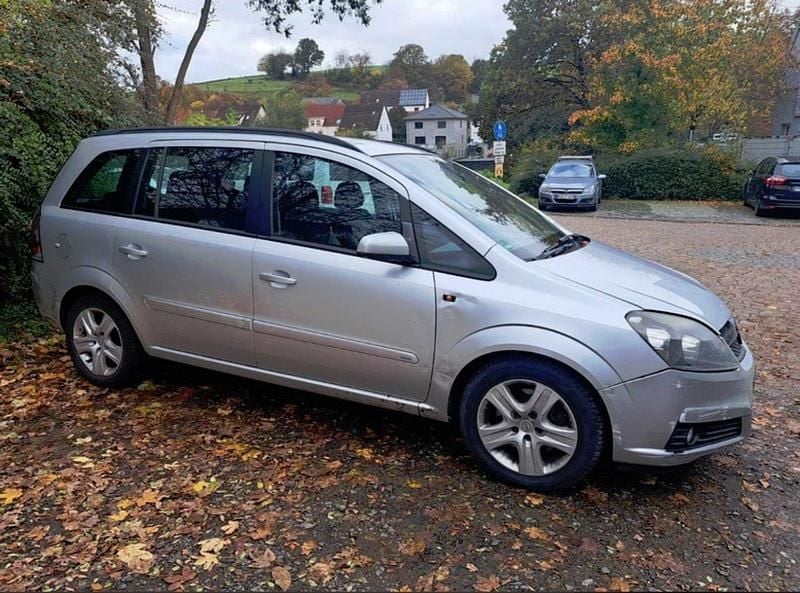 Silber Gebraucht 2009 Opel Zafira Van / Kleinbus | 1.050 € (Superpreis) - Bild 1/3