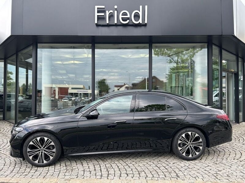 Obsidianschwarz metalliclack Gebraucht 2024 Mercedes E220 Avantgarde Limousine | 47.450 € (Guter Preis) - Bild 1/4