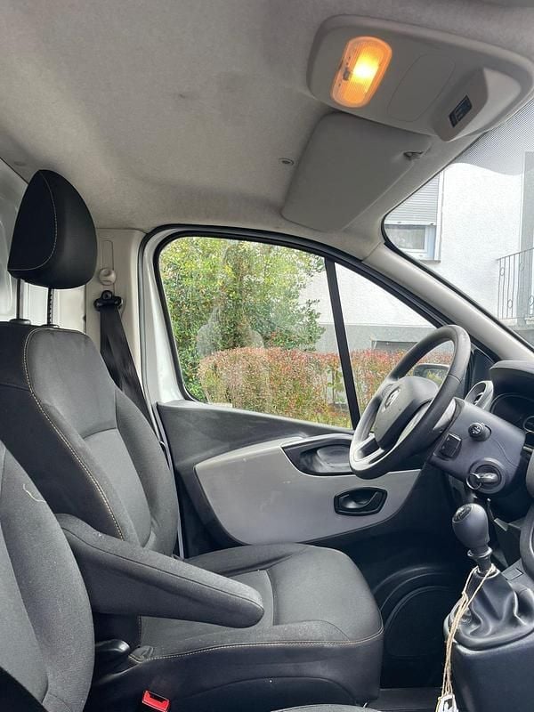 Gebraucht Renault Traffic 95 PS (69 kW) 2019 Weiß Van