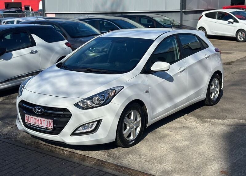 Weiß Gebraucht 2016 Hyundai i30 Limousine | 7.300 € (Fairer Preis) - Bild 1/4
