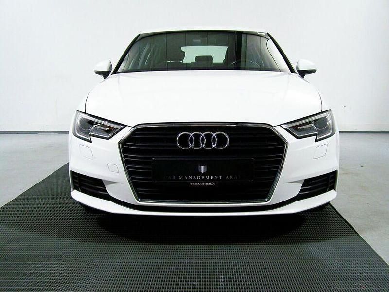 Gebraucht Audi A3 Comfort 150 PS (110 kW) 2019 Weiß Limousine
