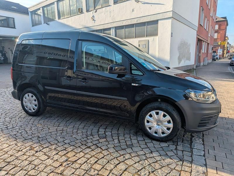 Gebraucht VW Caddy Trendline 102 PS (75 kW) 2015 Schwarz Van / Kleinbus