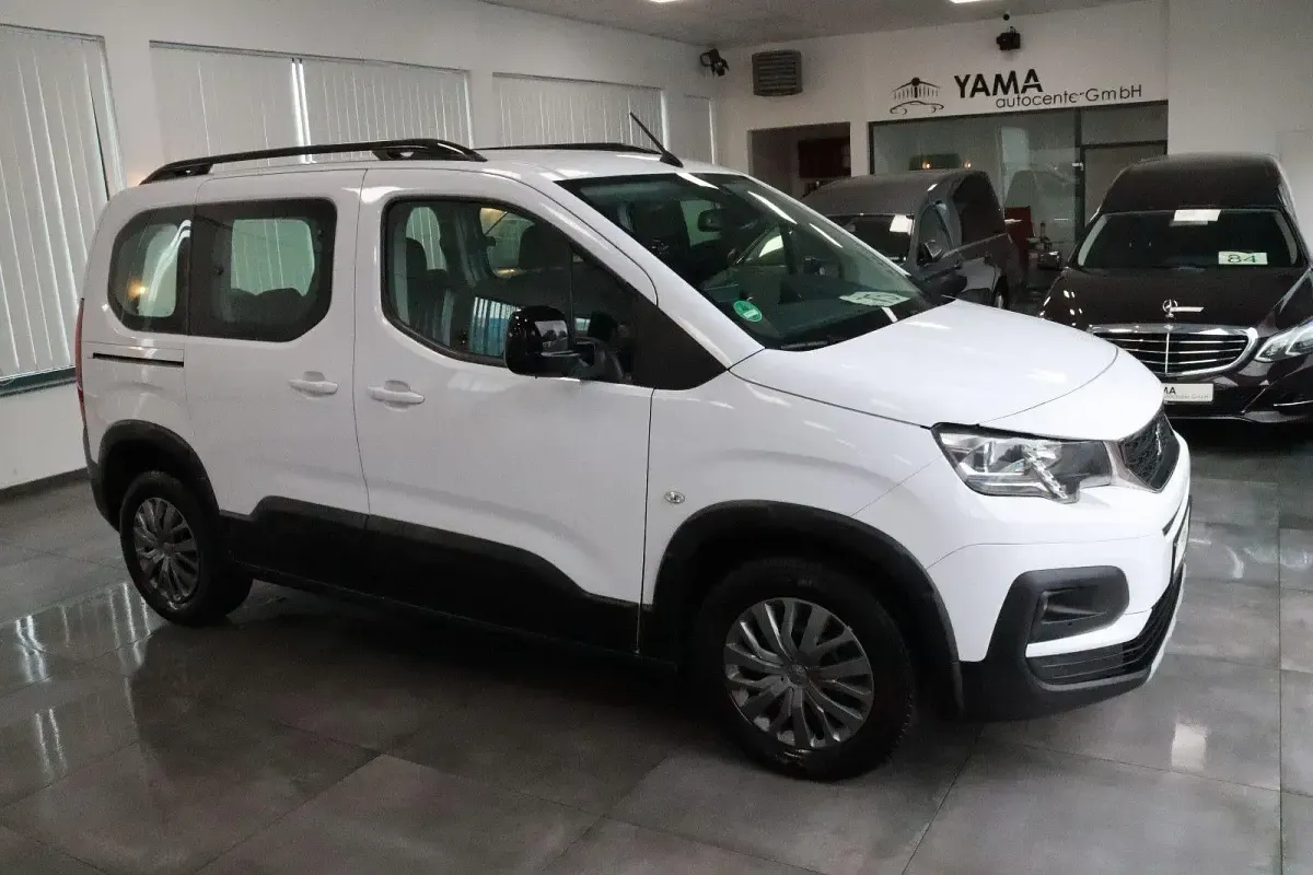 Gebraucht Peugeot Rifter Allure 102 PS (75 kW) 2023 Weiß Van / Kleinbus