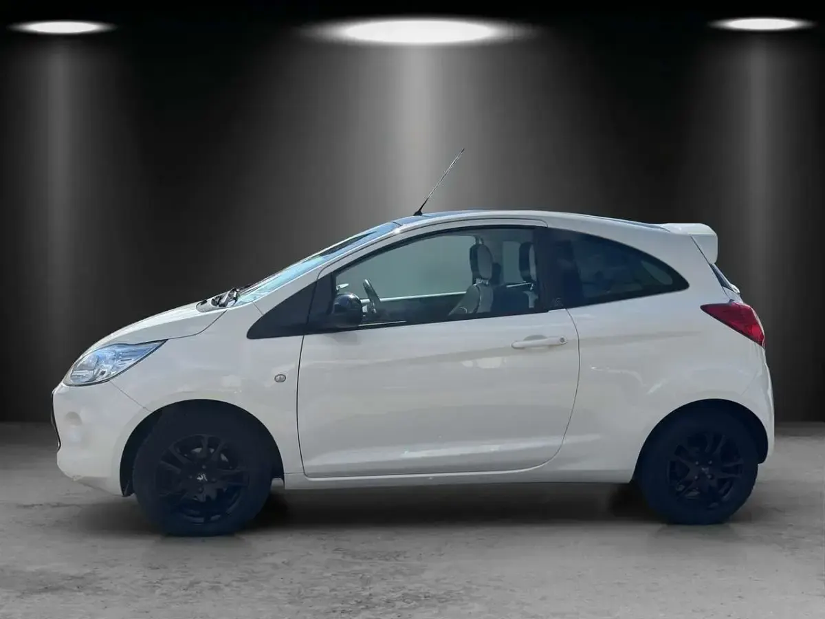 Gebraucht Ford Ka Titanium 69 PS (50 kW) 2015 Weiß Limousine