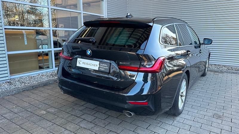 Gebraucht BMW 318 Advantage 150 PS (110 kW) 2021 Saphirschwarz metallic Kombi