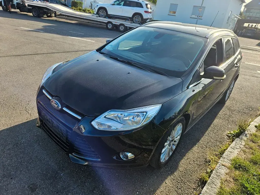 Gebraucht Ford Focus Titanium 125 PS (91 kW) 2012 Schwarz Limousine