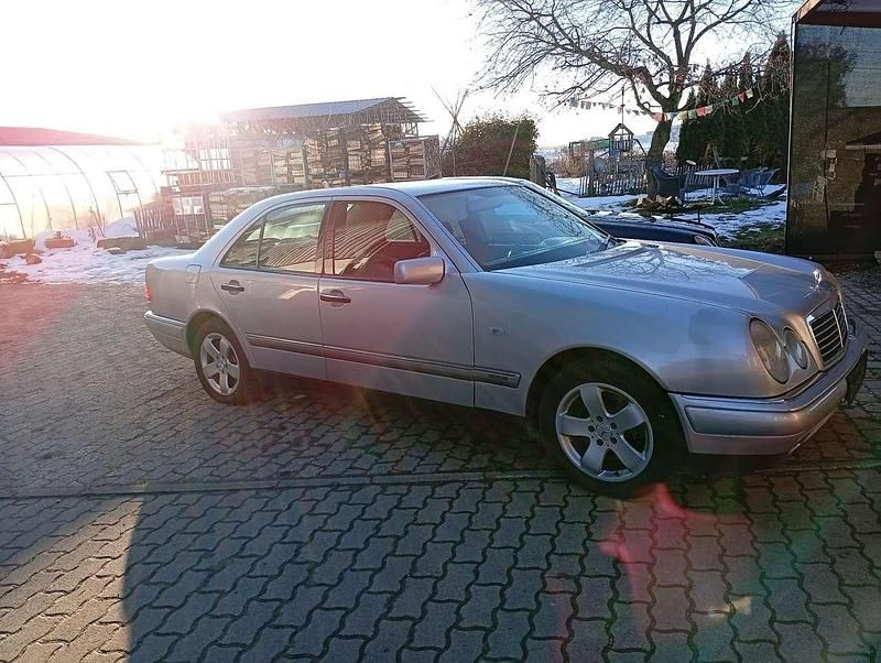 Gebraucht Mercedes E280 Elegance 204 PS (150 kW) 1999 Limousine