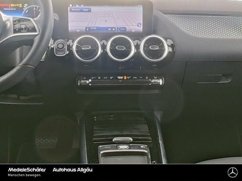 Gebraucht Mercedes E250 Progressive 163 PS (119 kW) 2024 Rot Limousine