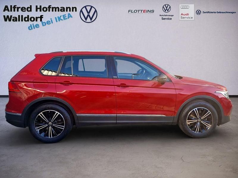 Gebraucht VW Tiguan Active 150 PS (110 kW) 2023 Rot SUV