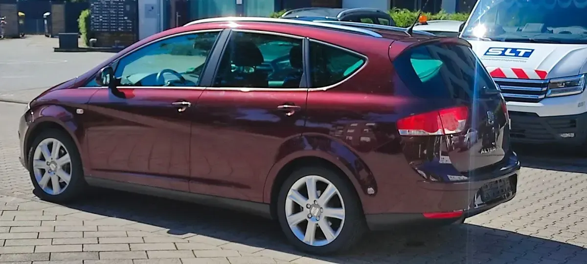 Gebraucht Seat Altea XL Comfort 102 PS (75 kW) 2008 Rot Van / Kleinbus
