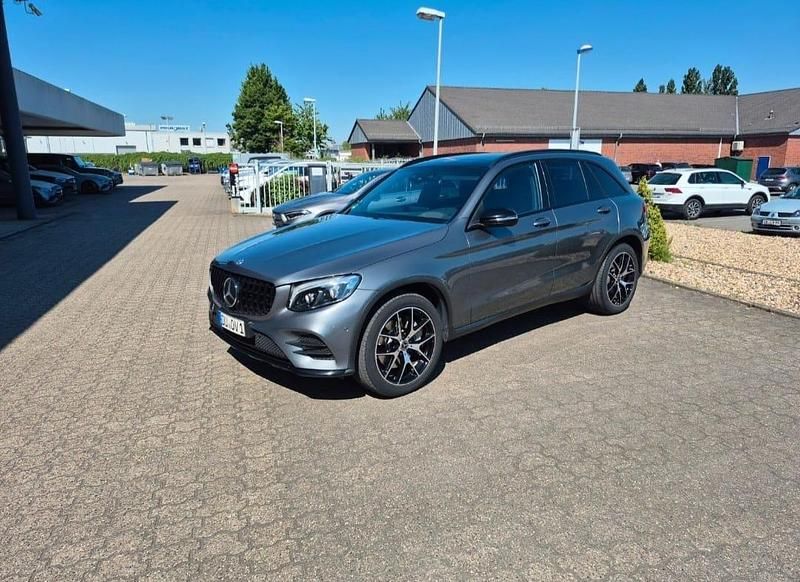 Grau Gebraucht 2016 Mercedes GLC250 AMG SUV | 19.800 € (Superpreis) - Bild 1/4