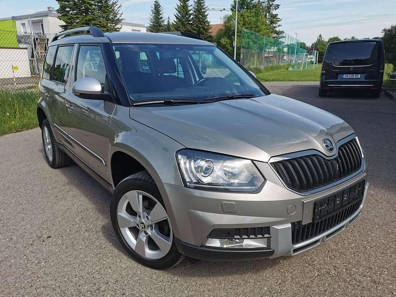 Cappuccinobeige metallic Gebraucht 2015 Skoda Yeti Elegance SUV | 7.850 € (Fairer Preis) - Bild 1/4