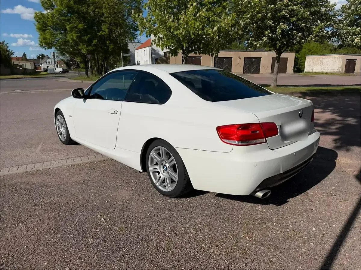 Gebraucht BMW 320 M Sport 177 PS (130 kW) 2010 Weiß Coupé