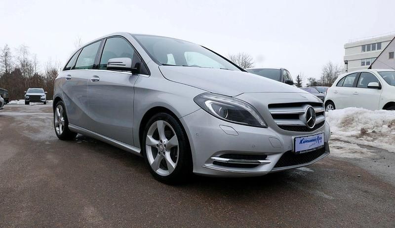 Gebraucht Mercedes B200 Sport 156 PS (114 kW) 2014 Silber Kleinwagen