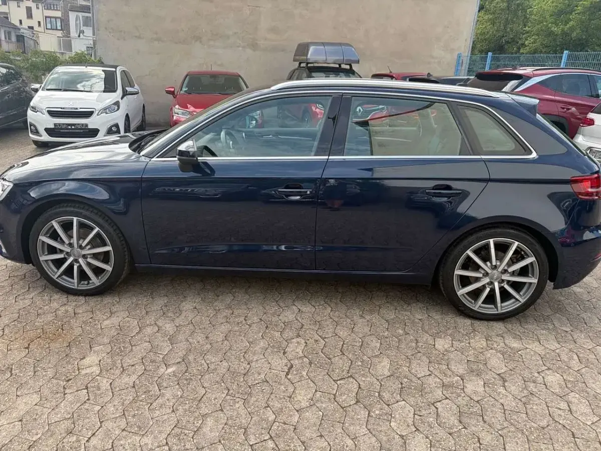 Gebraucht Audi A3 Sport 116 PS (85 kW) 2019 Kosmosblau Limousine