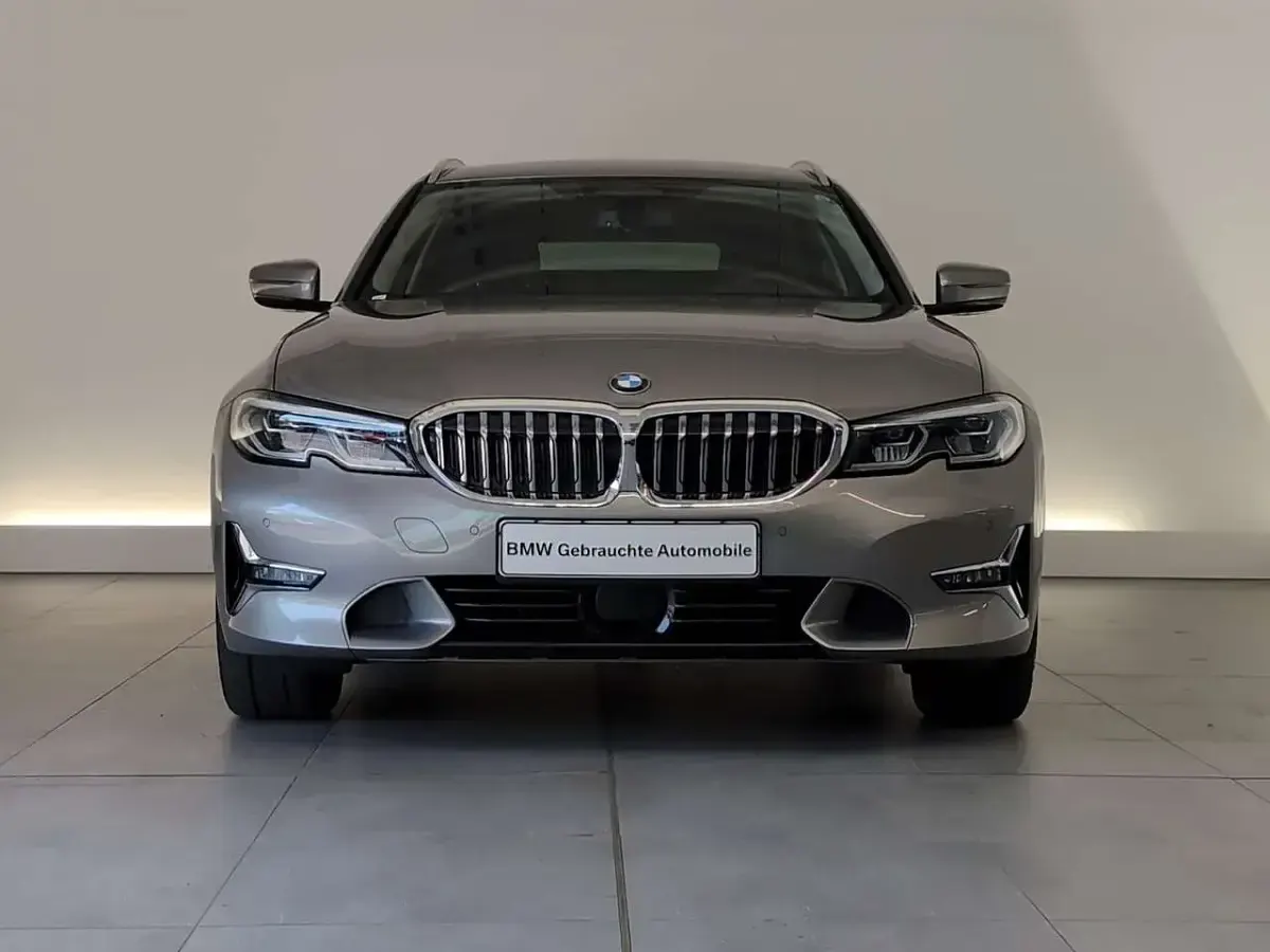 Gebraucht BMW 330e Luxury Line 292 PS (214 kW) 2020 Grau Kombi