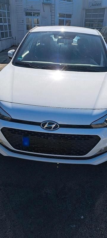Second-hand Hyundai i20 75 CP (55 kW) 2017 Alb Hatchback
