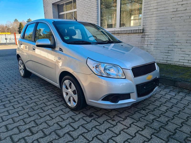 Gebraucht Chevrolet Aveo 84 PS (61 kW) 2010 Silber Kleinwagen