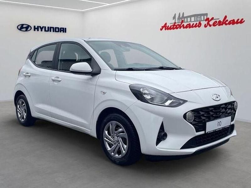 Gebraucht Hyundai i10 Select 67 PS (49 kW) 2022 Weiß Kleinwagen